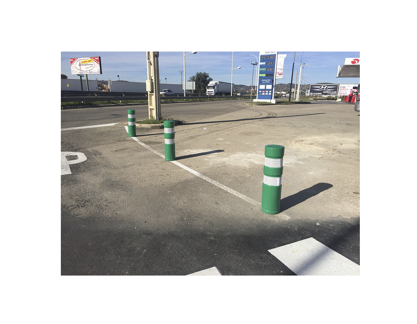 Balizas y bolardos PVC para estaciones de carga eléctrica - Imagen 5